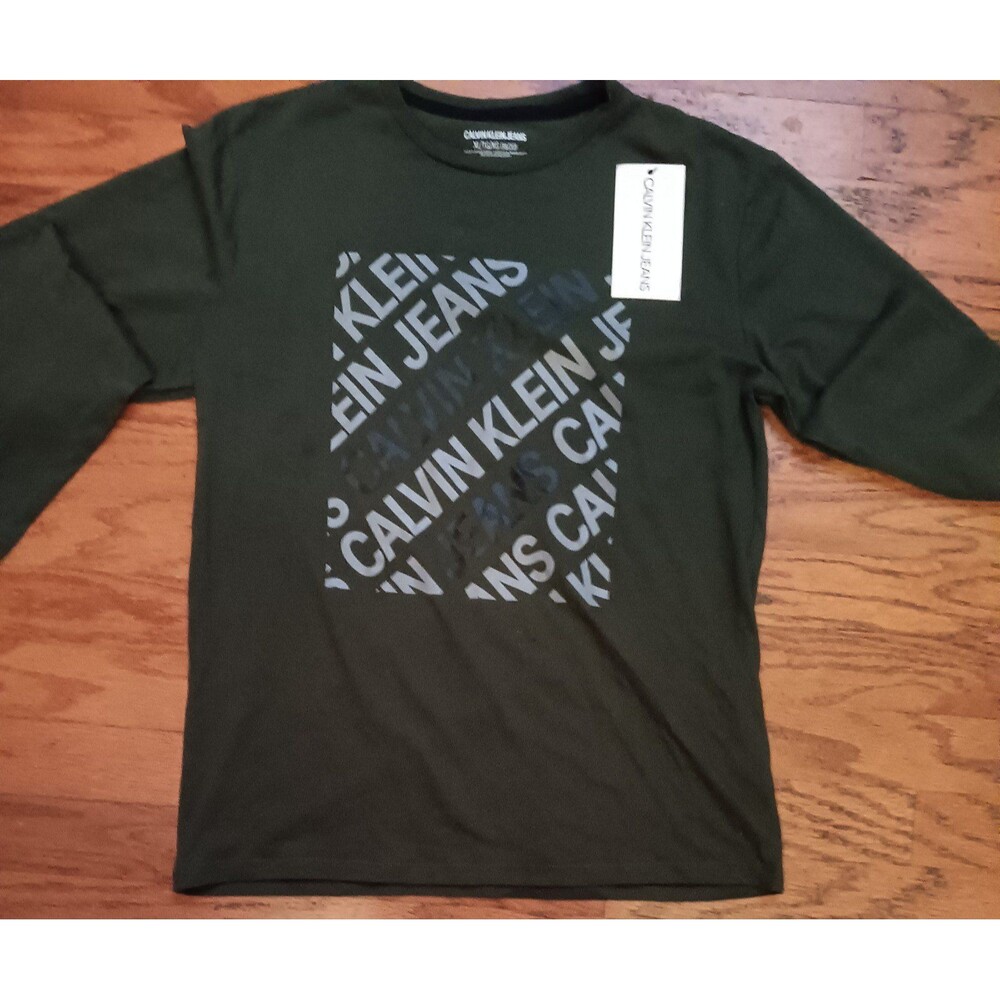 Long sleeve t-shirt